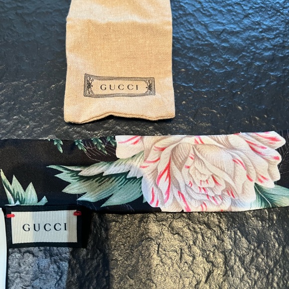 Gucci Hawaiian Soul Silk Scarf Brand New - Picture 5 of 6